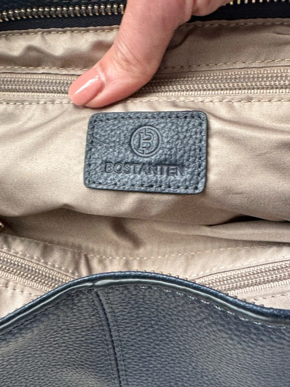 NWOT Bostanten Navy Pebbled Leather Shoulder Bag with Removable Strap - Picture 3 of 13